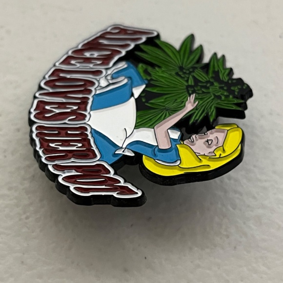 Alice In Wonderland Loves Her Pot Pin Brooch Disney Fan Art - Picture 2 of 8